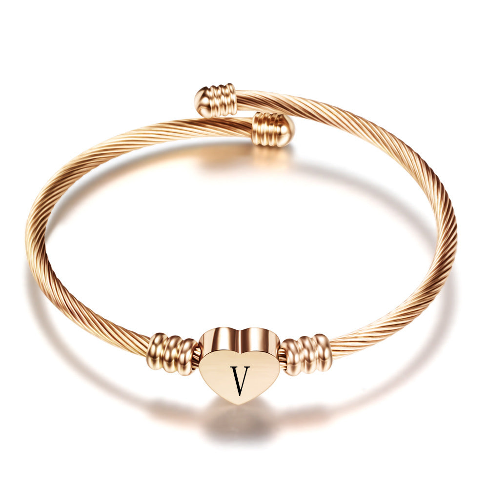 Damen Armband aus Edelstahl mit herzförmigem Anhänger und personalisierbarem Initial Shop Nory