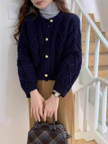 Damen Kurzer Zopfmuster-Cardigan mit goldenen Schmuckknöpfen Shop Nory