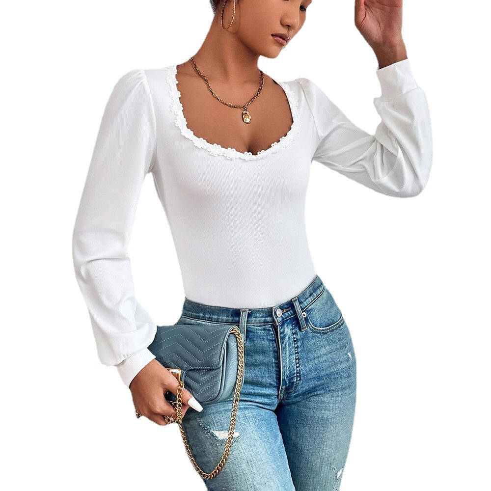 Damen Feinstrick-Bodyshirt mit herzförmigem Carmen-Ausschnitt Spitzenbordüre und leichten Puffärmeln Shop Nory