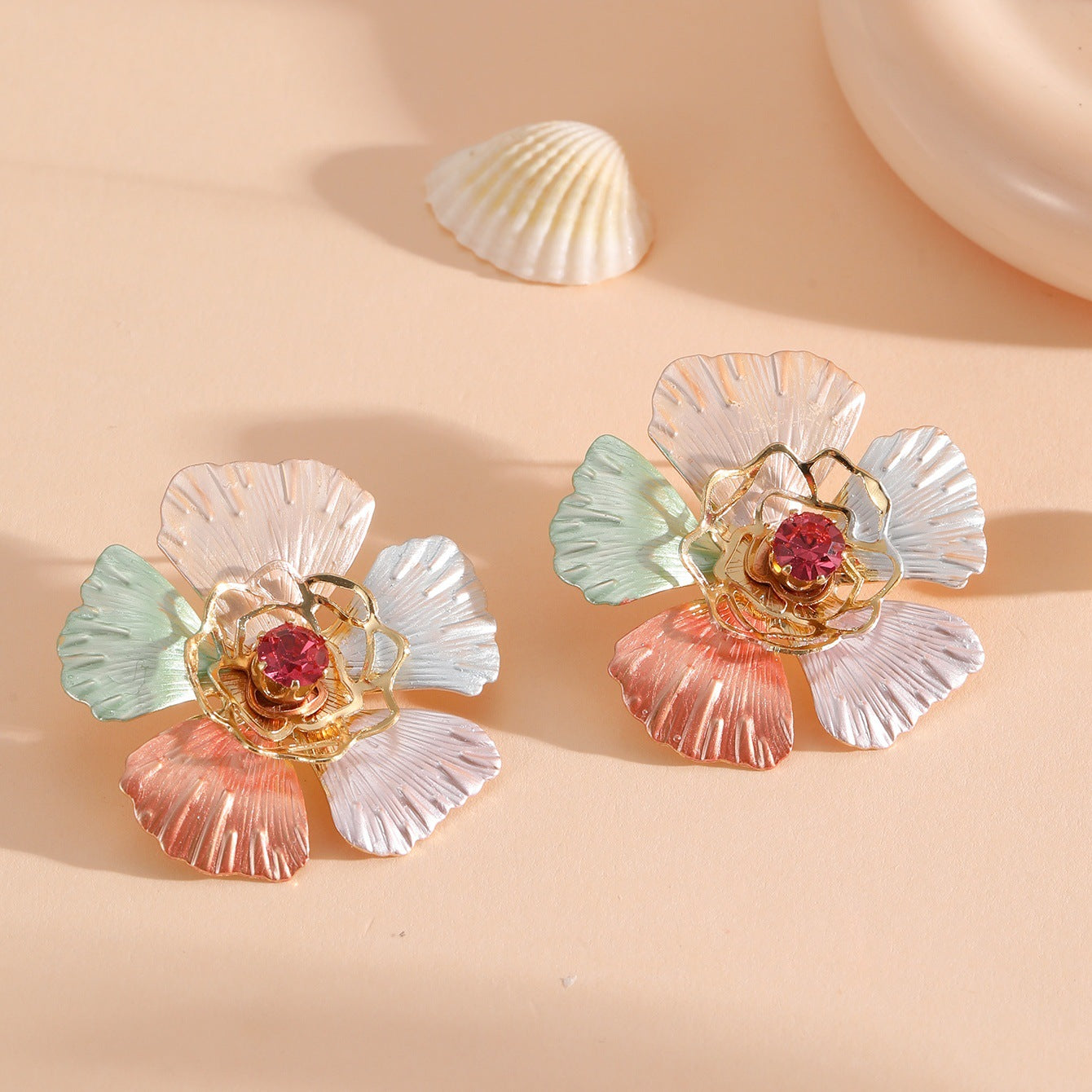 Damen Ohrstecker im kunstvollen Blumenmotiv Shop Nory