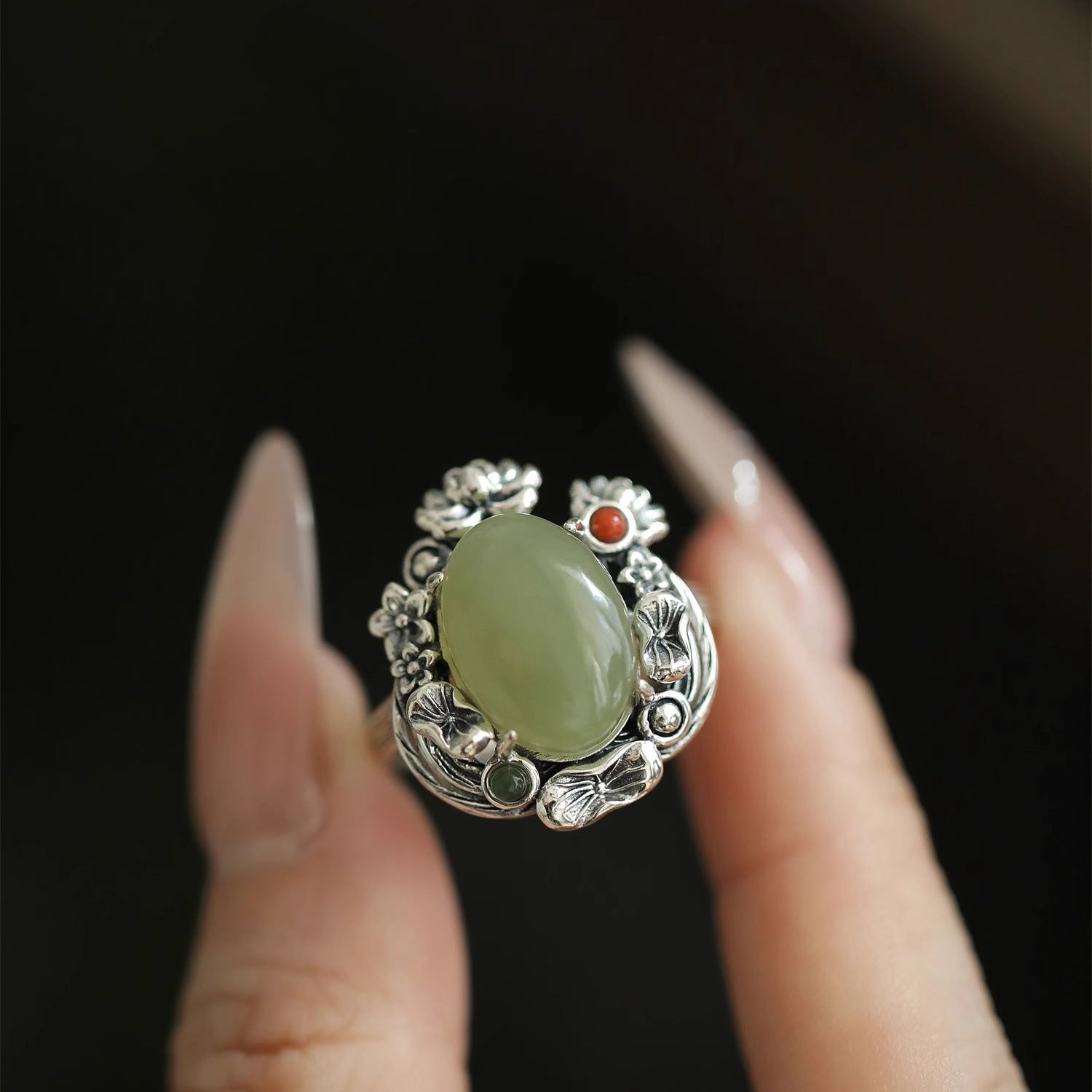 Damenring mit floralen Verzierungen und elegantem Jade-Edelstein Shop Nory