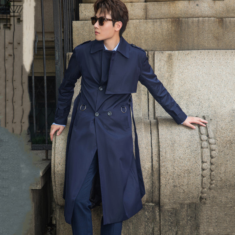 Herren langer doppelreihiger Trenchcoat mit Sturmklappe und D-Ring-Details Shop Nory