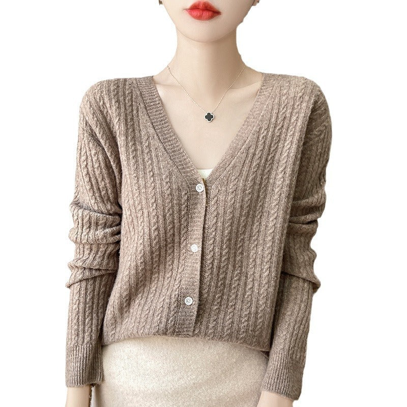 Damen Kurzgeschnittener Feinstrick-Cardigan mit V‑Ausschnitt, feiner Rippenstruktur und Perlmuttknöpfen Shop Nory