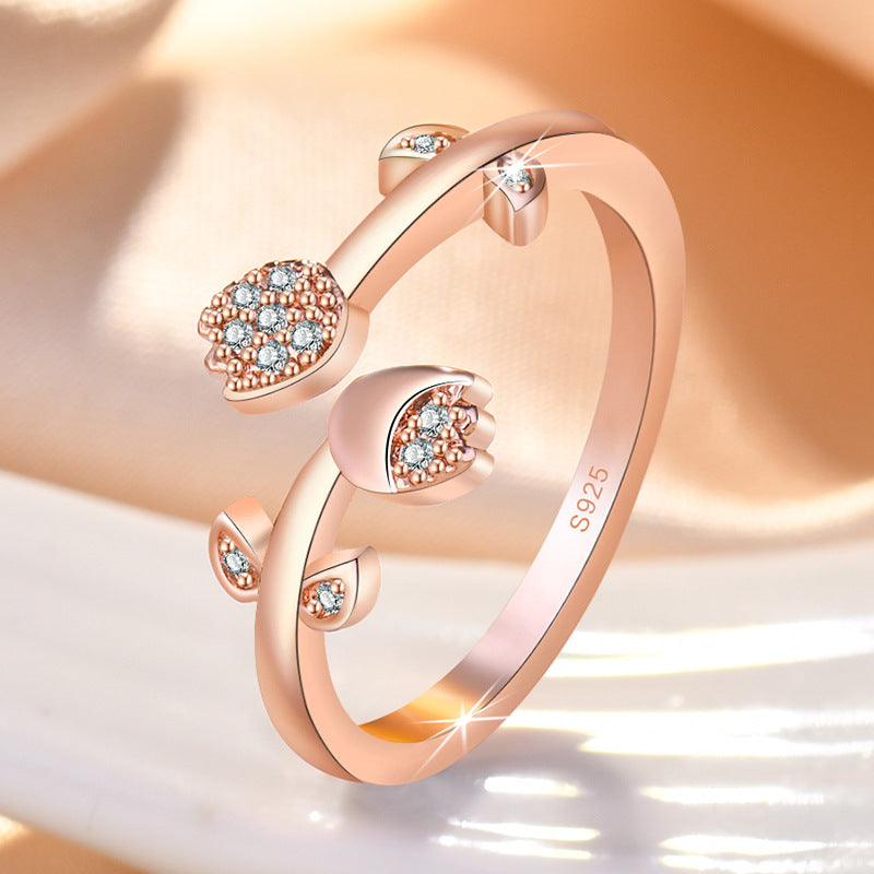 Damenring mit kunstvollem floralem Design und funkelnden Zirkonia Shop Nory