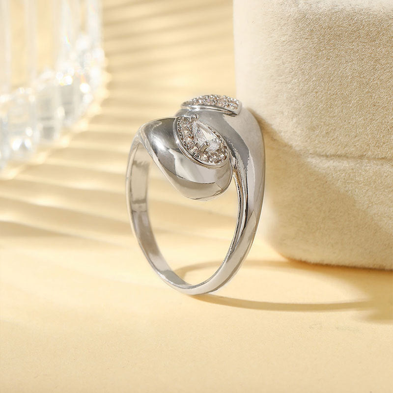 Damen Designer-Ring mit funkelnden Zirkonia Shop Nory