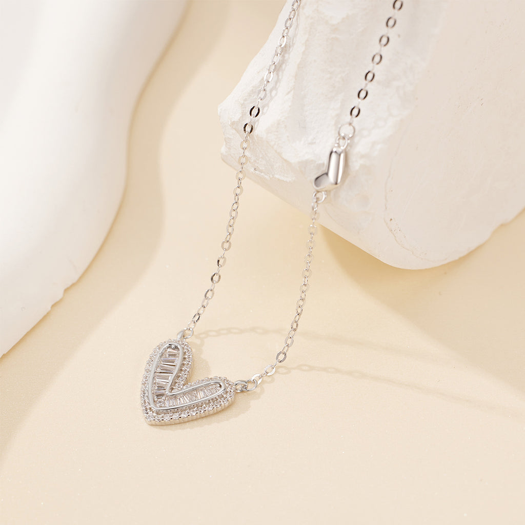 Damen zarte Halskette mit herzförmigem Anhänger und funkelnden Zirkonia Shop Nory
