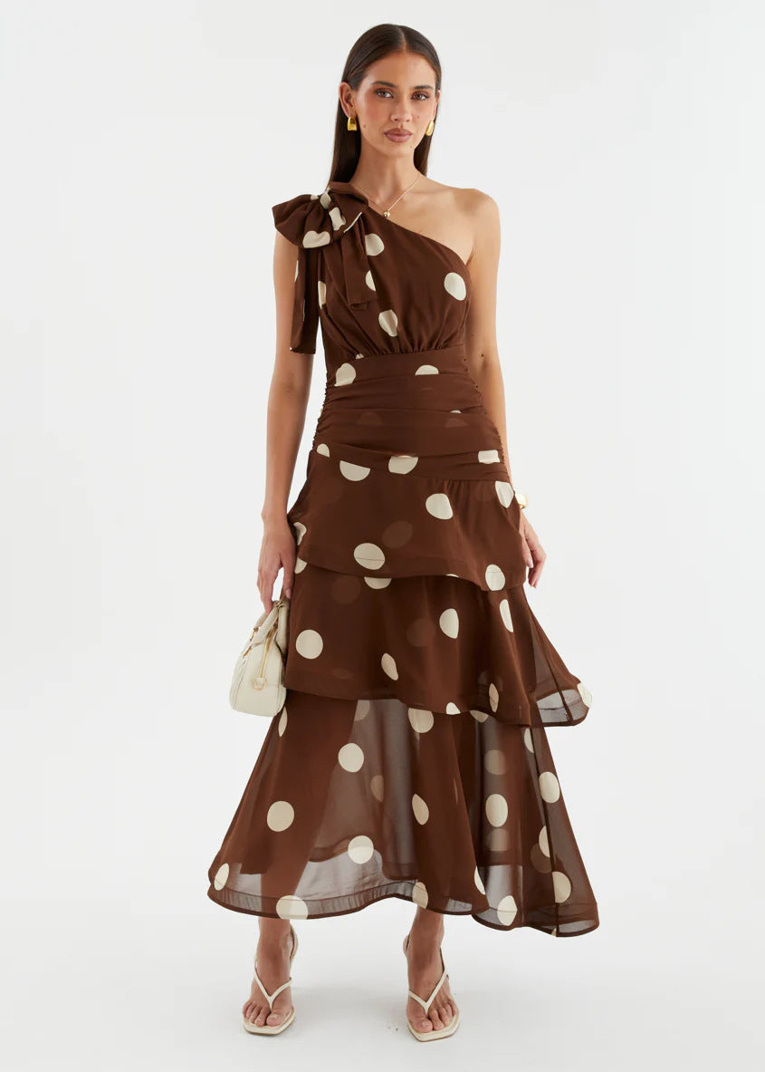 Damen Maxikleid mit asymmetrischem Schulterdesign und voluminösem Rock Shopnory