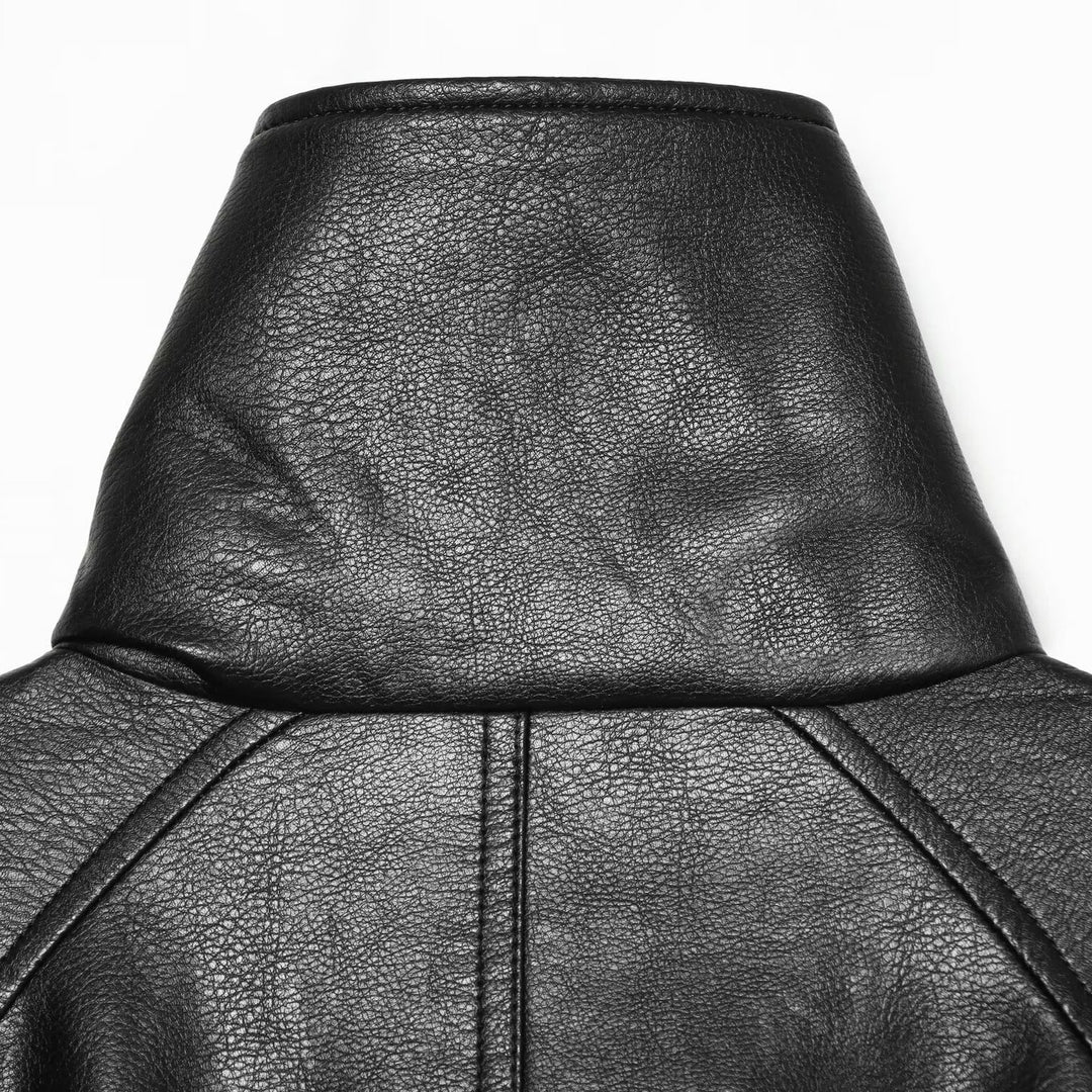 Damen Kurze Lederimitat-Jacke mit hohem Stehkragen, Doppelreihe und Kordelzugbund Shop Nory