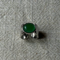 Damenring mit elegantem, geschwungenem Design und grünem Stein Shop Nory