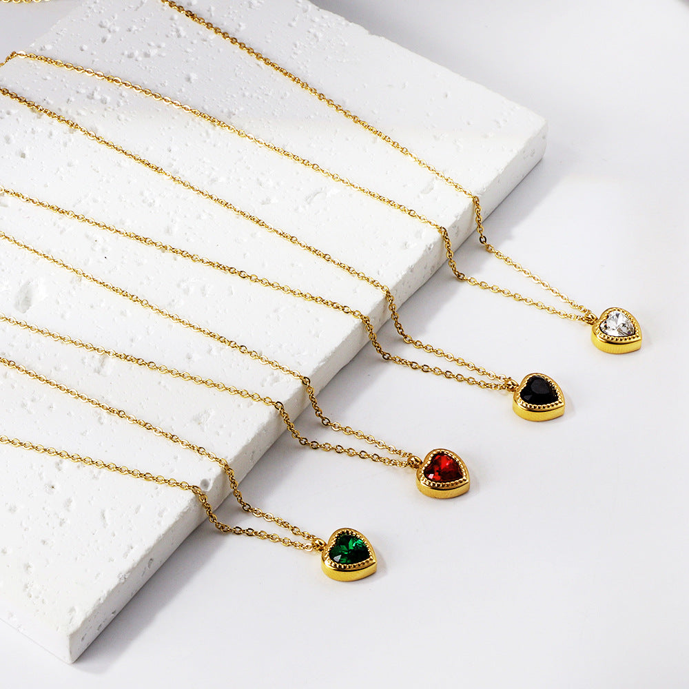 Damen Halskette mit herzförmigem Anhänger aus goldplattiertem Edelstahl und funkelndem Zirkonia Shop Nory