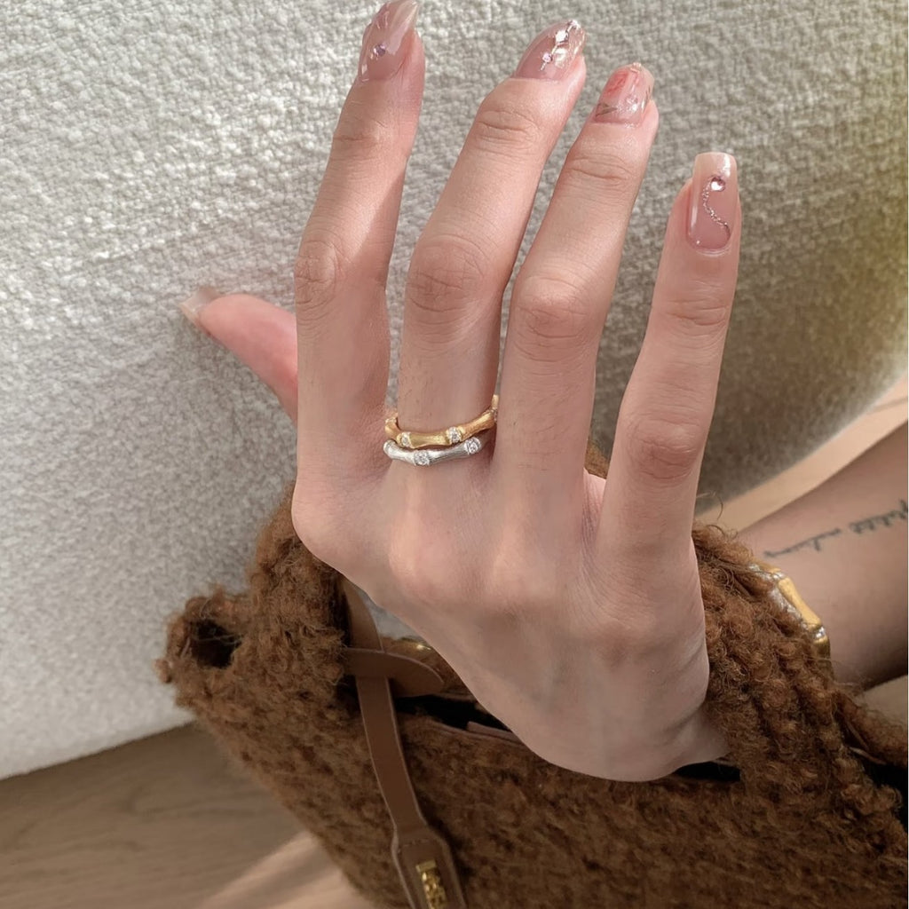 Damen Ring mit modernem Design und schimmernden Akzenten Shop Nory