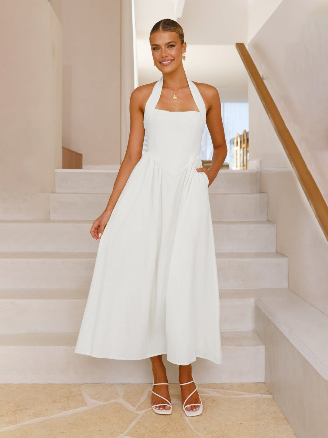 Damen Maxikleid mit modernen Trägern und fließendem Schnitt