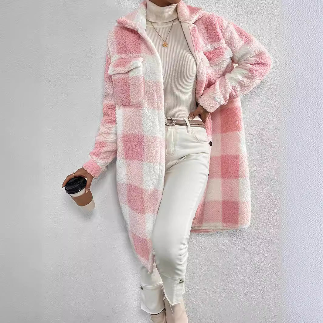Damen nan langer Teddy-Karo-Mantel mit Hemdkragen, aufgesetzten Brusttaschen und Knopfleiste Shop Nory