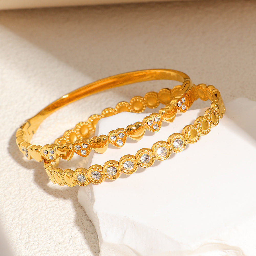 Damen Armreif mit funkelnden Zirkonia und strukturiertem Design Shop Nory