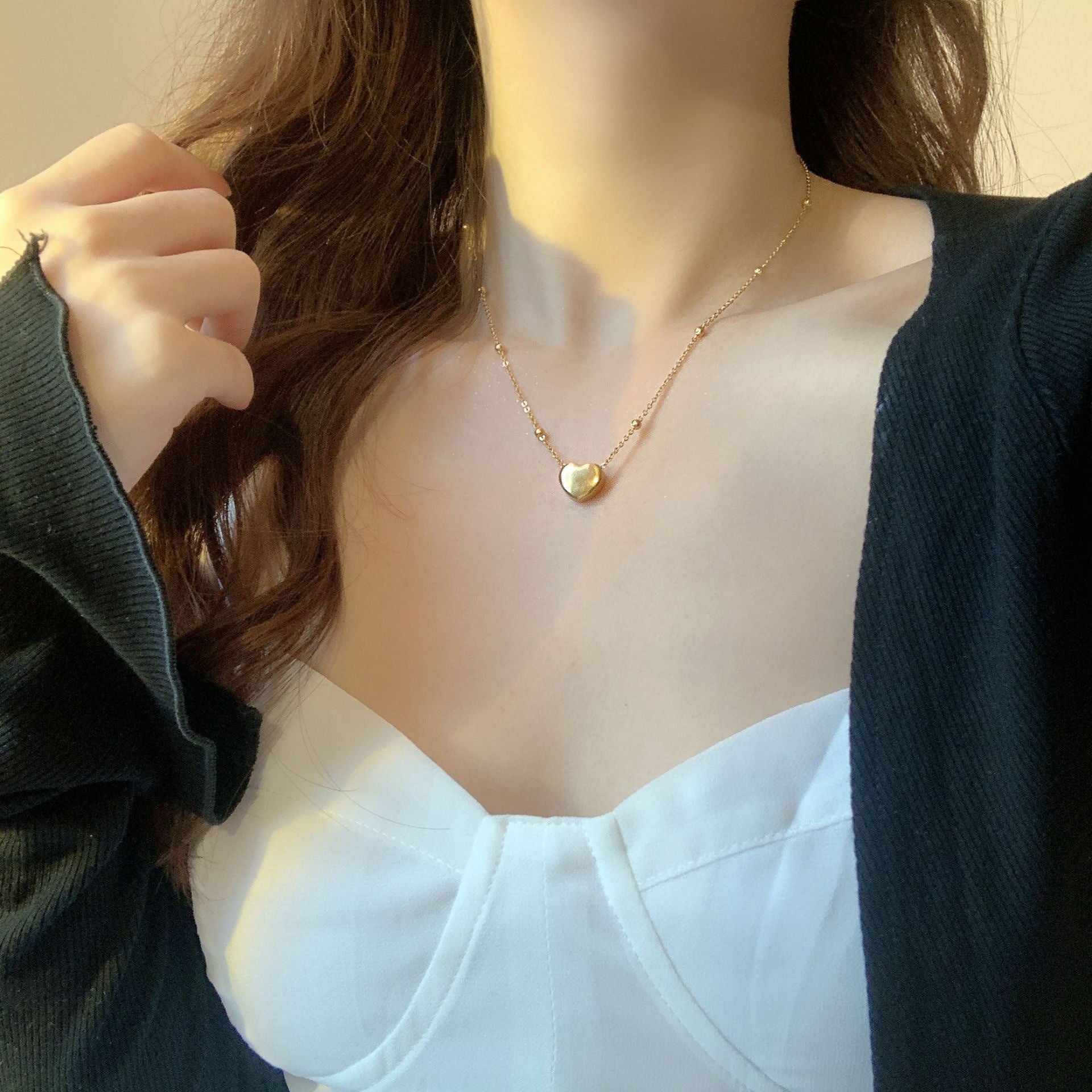 Damen Halskette mit herzförmigem Anhänger und zarten Details Shop Nory