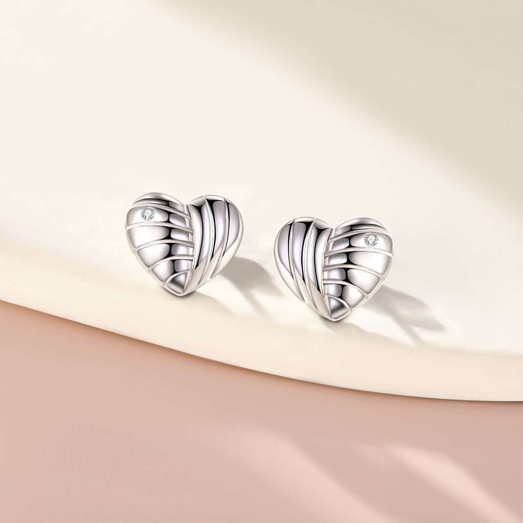 Damen herzförmige Ohrstecker aus hochwertigem Edelstahl mit funkelndem Zirkonia-Besatz Shop Nory