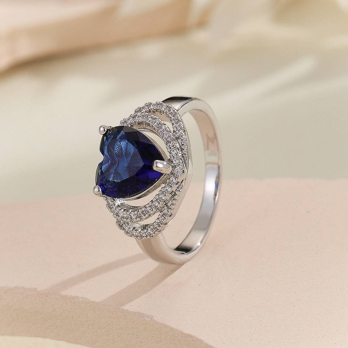 Damen herzförmiger Ring mit Zirkonia-Verzierung Shop Nory