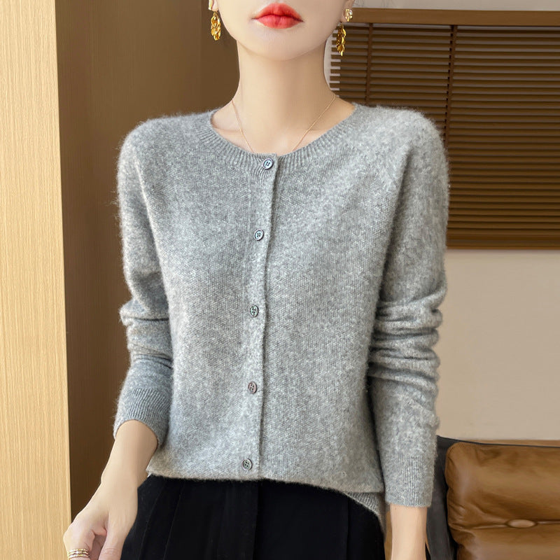 Damen Kuscheliger Kurzcardigan aus Mohair‑Mix mit feiner Schurwollstruktur und Perlmuttknopfleiste Shop Nory