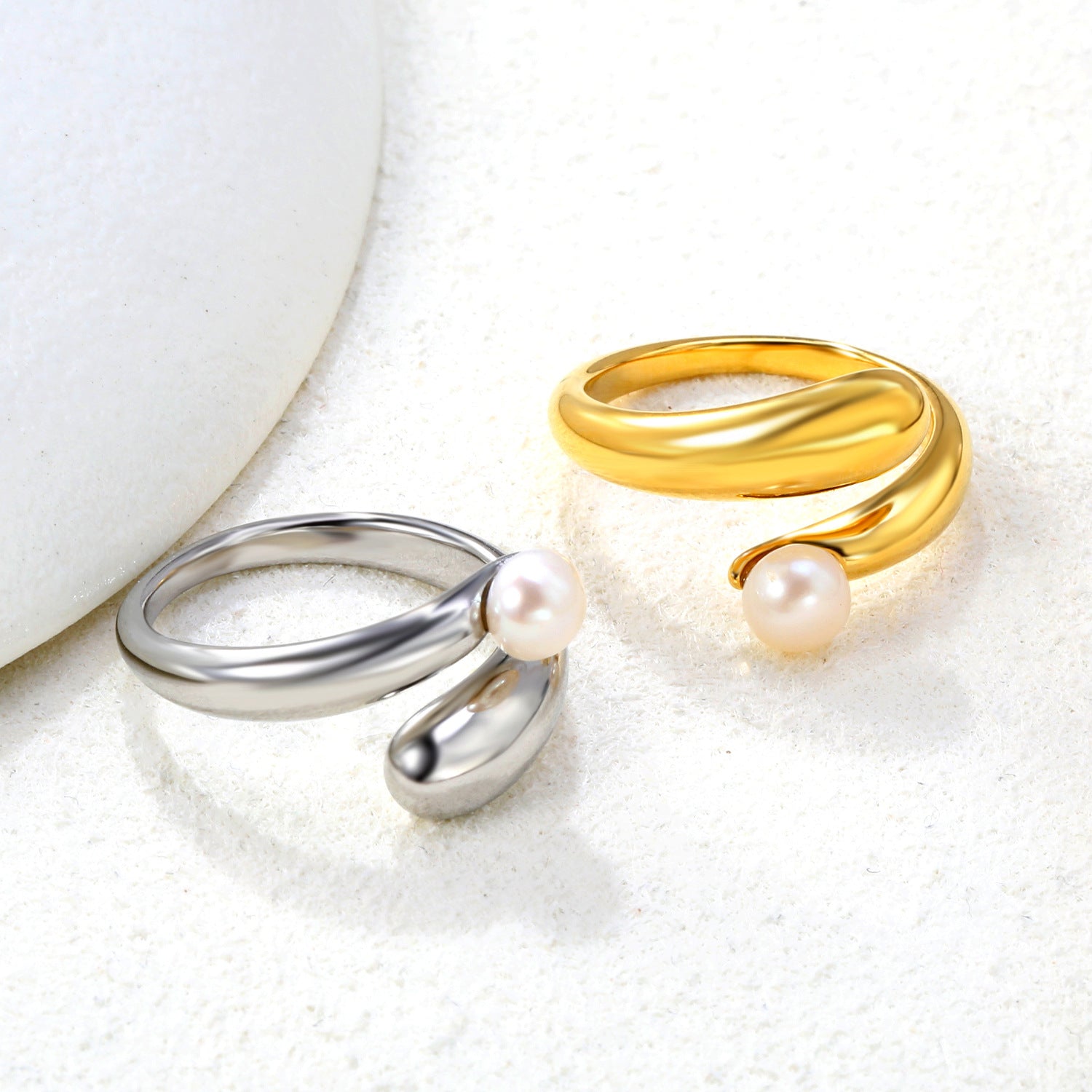 Damen offener Ring mit elegantem Muschel-Design und feinem Perlenakzent Shop Nory