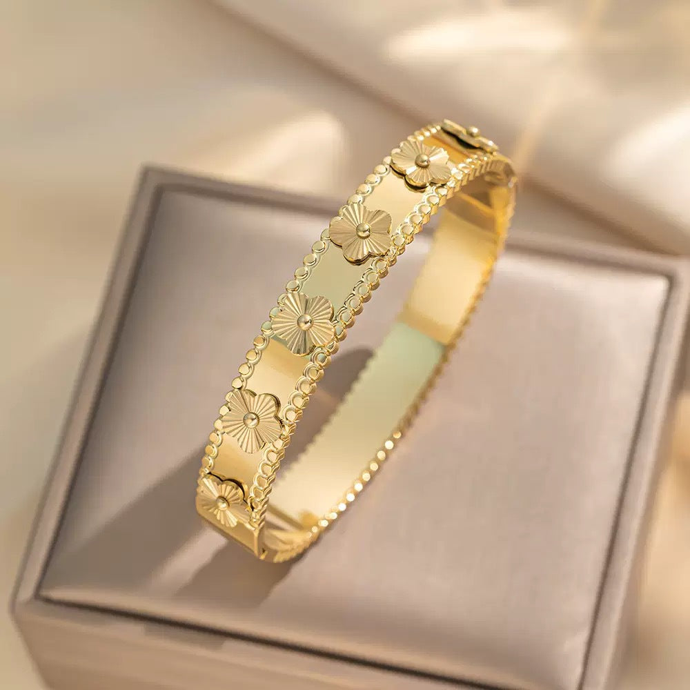 Damen elegantes Armband mit floralem Design Shop Nory
