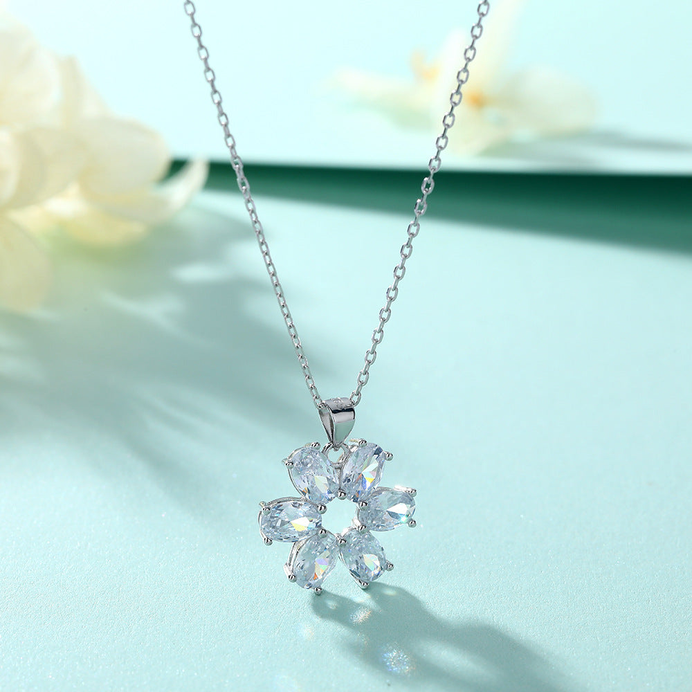 Damen Anhänger mit floralen Kristall-Details Shop Nory