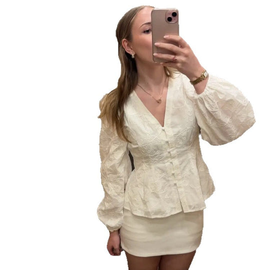 Damen Taillierte Spitzenbluse im Korsagenstil mit V-Ausschnitt, Knopfleiste und Ballonärmeln Shop Nory