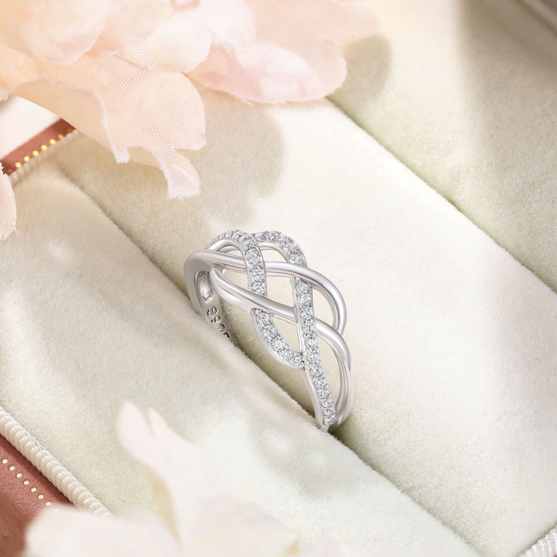 Damenring mit elegantem Unendlichkeit-Design und funkelndem Zirkonia-Besatz Shop Nory