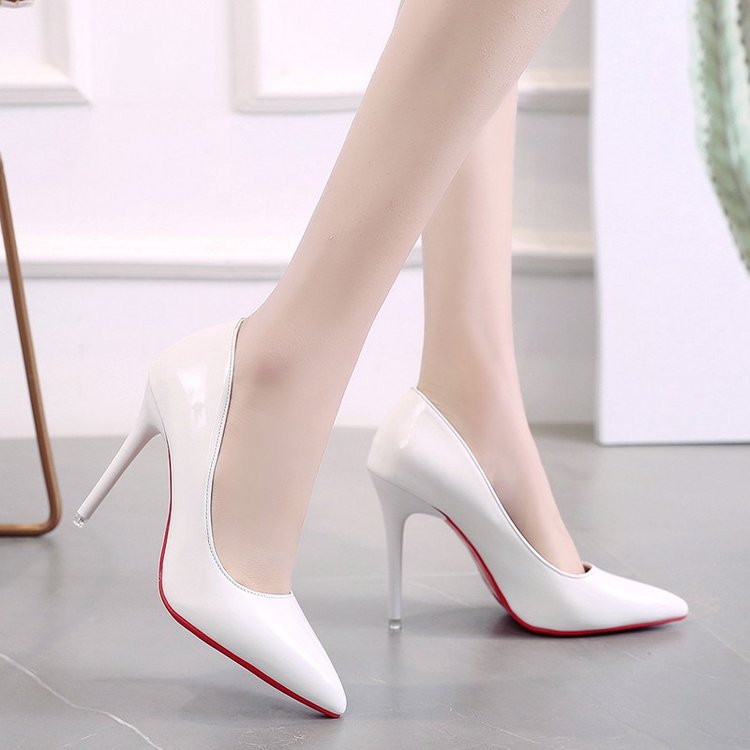 Damen Hochglänzende spitz zulaufende Lackpumps mit schmalem Stilettoabsatz und kontrastsohle Shop Nory
