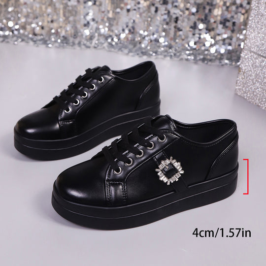 Damen Plateau‑Sneaker mit Metallic‑Obermaterial, dekorativer Strass‑Schließe und gepolsterter Komfortsohle Shop Nory
