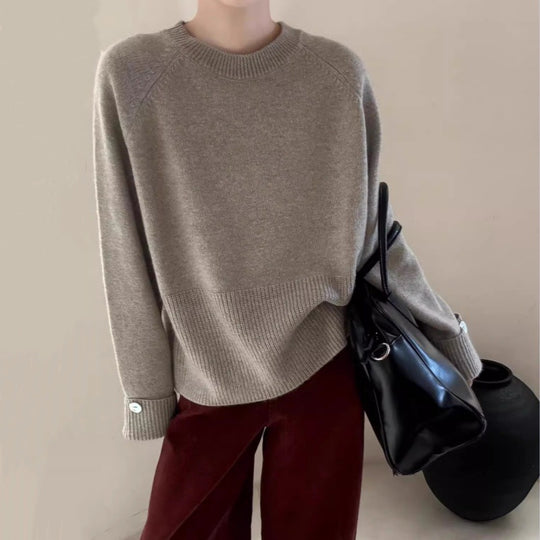 Damen Oversize-Rundhalspullover mit verlängerten Manschetten und Zierknopf Shop Nory