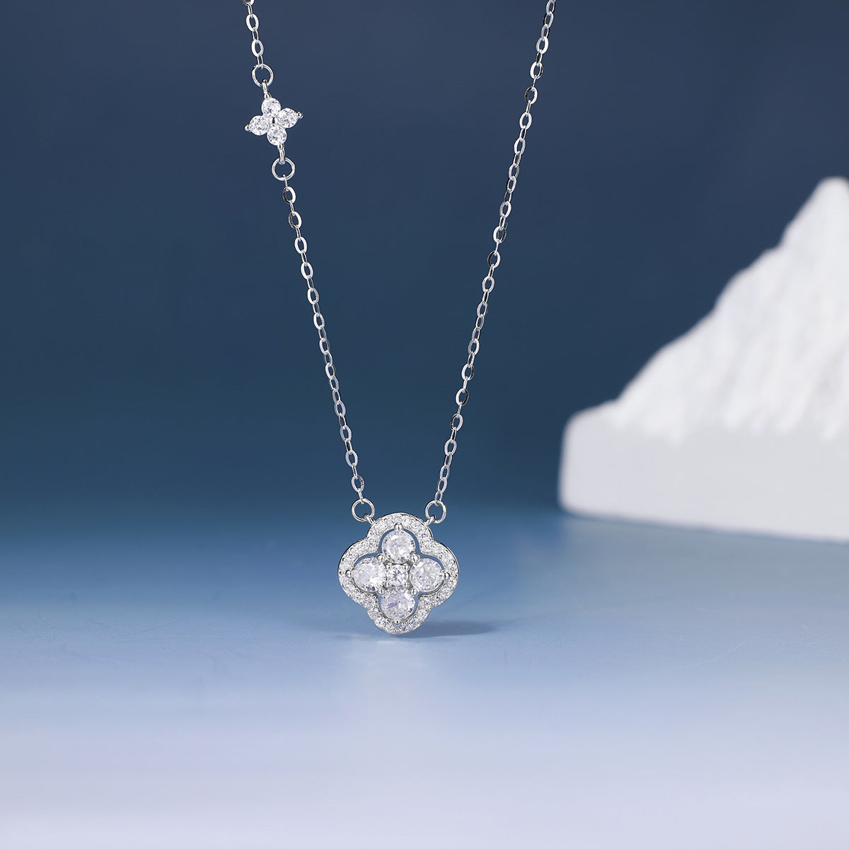 Damen Halskette mit floralen Kristallelementen Shop Nory