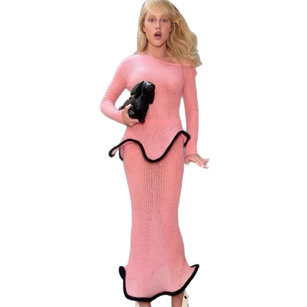 Damen Figurbetontes langes Rippstrick-Kleid mit asymmetrischem Ausschnitt, Volant‑Peplum und kontrastierender Kederkante Shop Nory