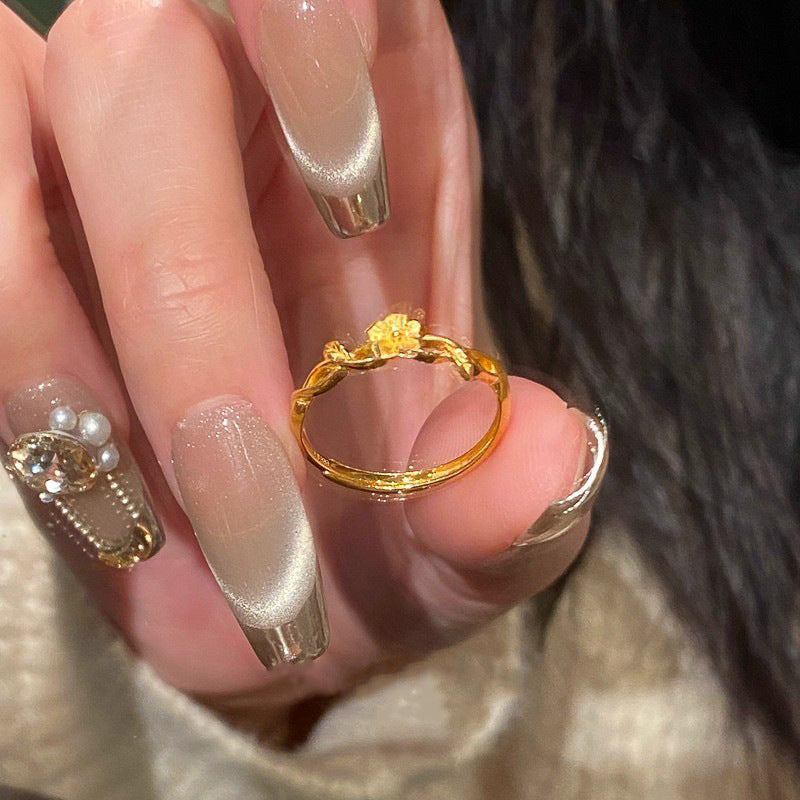 Damen Zierlicher Ring mit floralem Design und feiner Detailarbeit Shop Nory