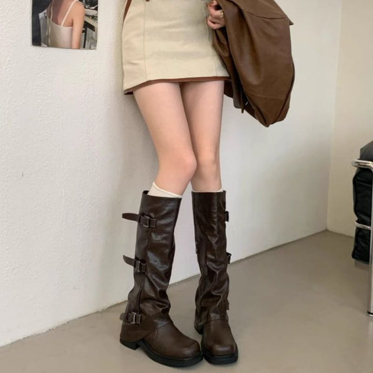 Damen kniehohe Slouch-Boots aus Kunstleder mit verstellbaren Schnallen und profiliertem Plateau-Absatz Shop Nory