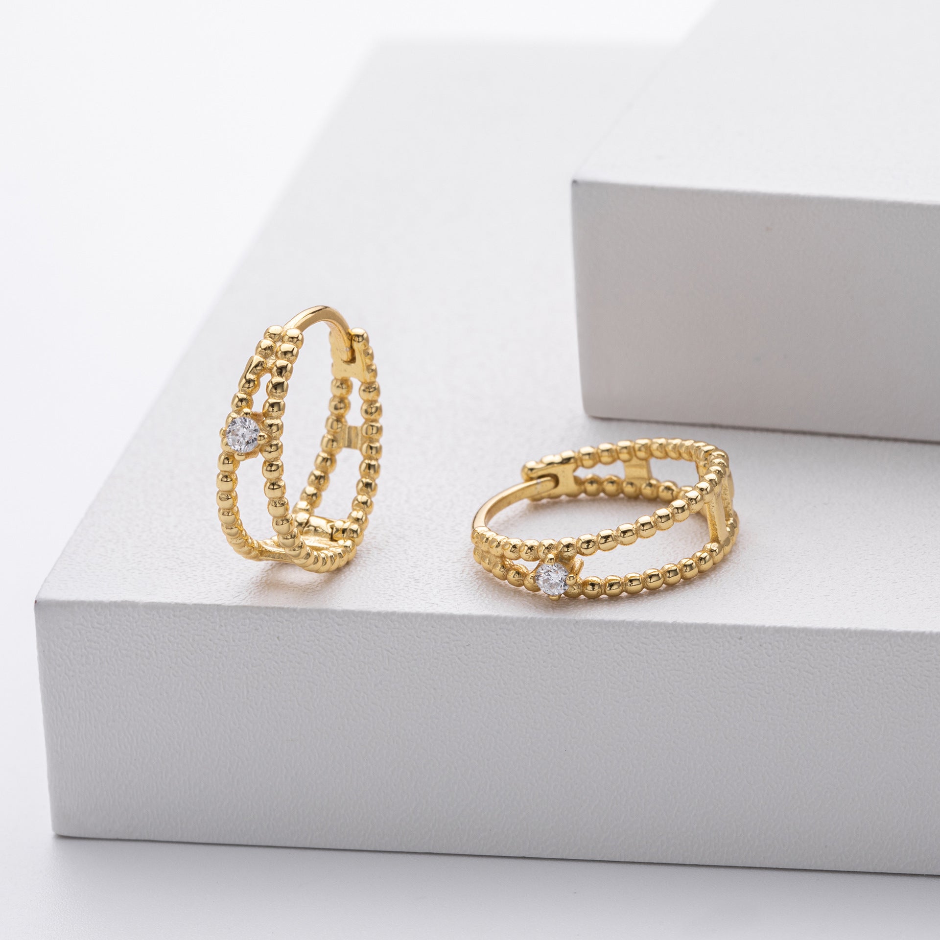 Damen Ohrstecker mit luxuriösem Zirkonbesatz und elegantem Design Shop Nory