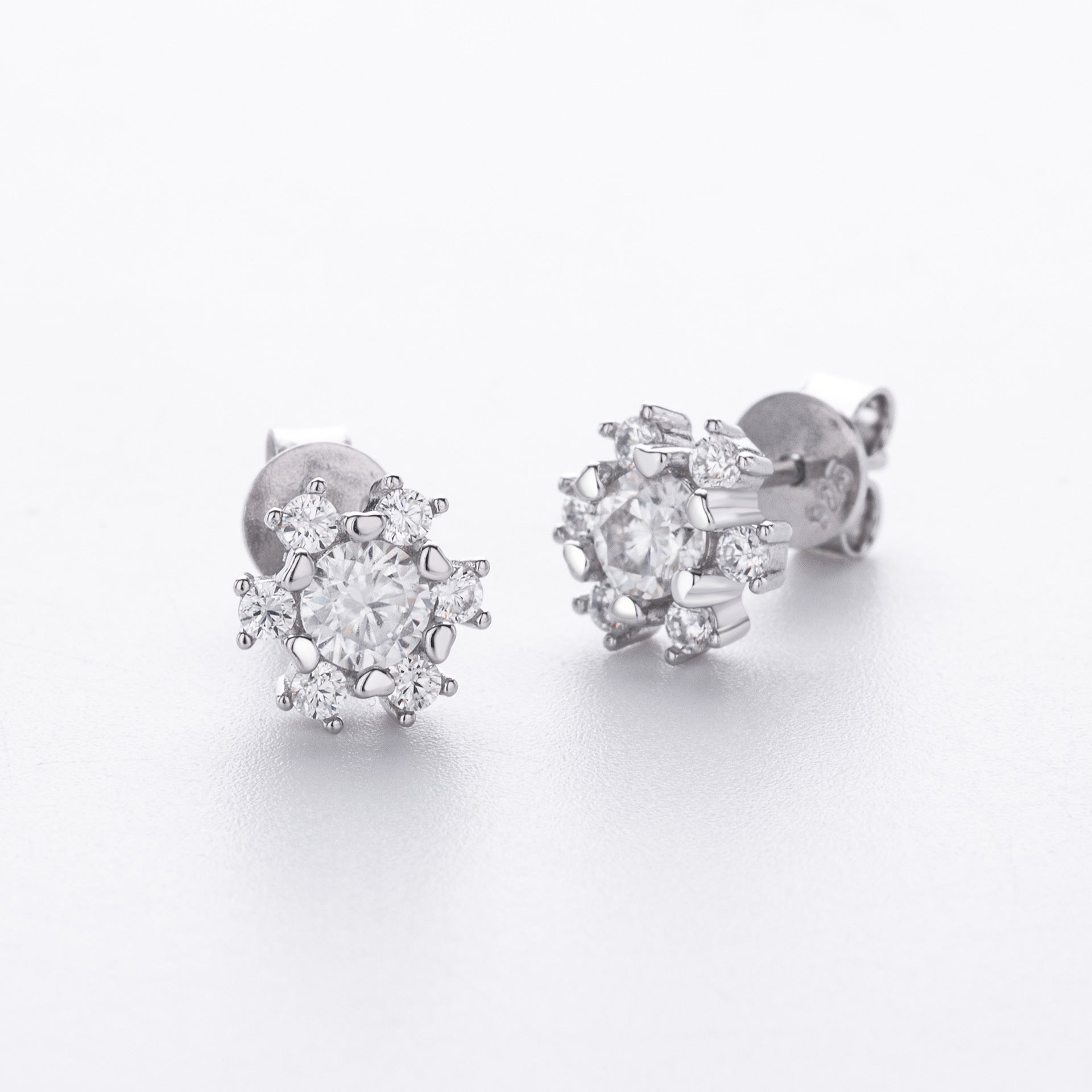Damen Ohrstecker mit funkelndem Moissanit und 925 Sterlingsilber Shop Nory