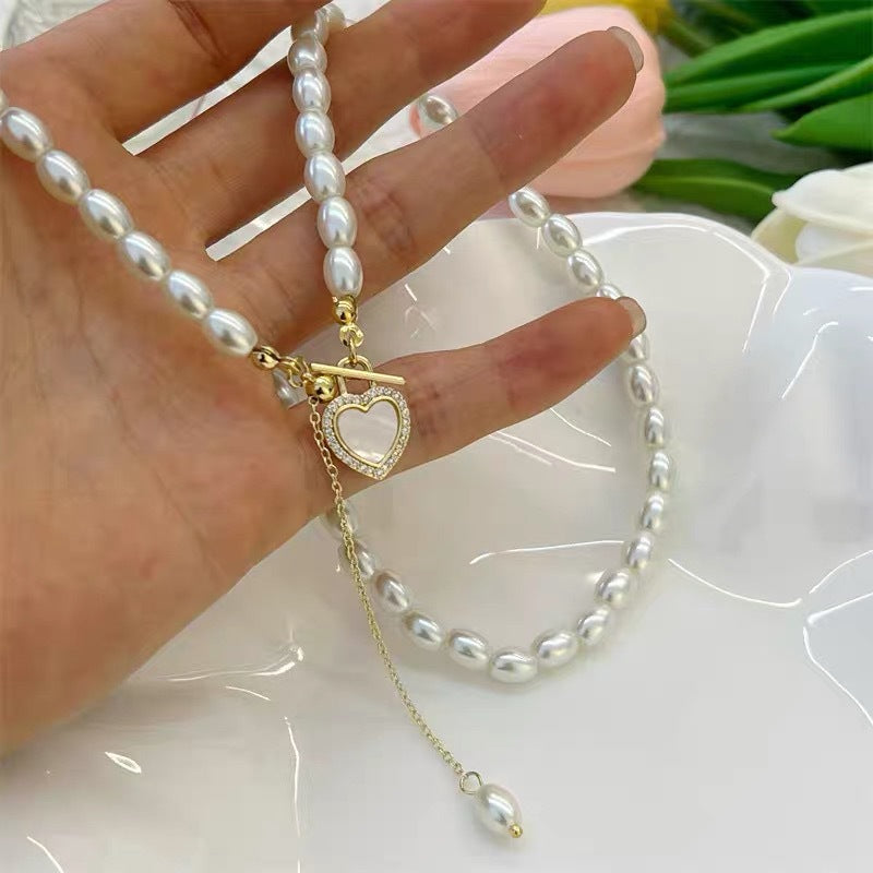 Damen Halskette mit elegantem Perlenanhänger und charmanten Herzdetails Shop Nory