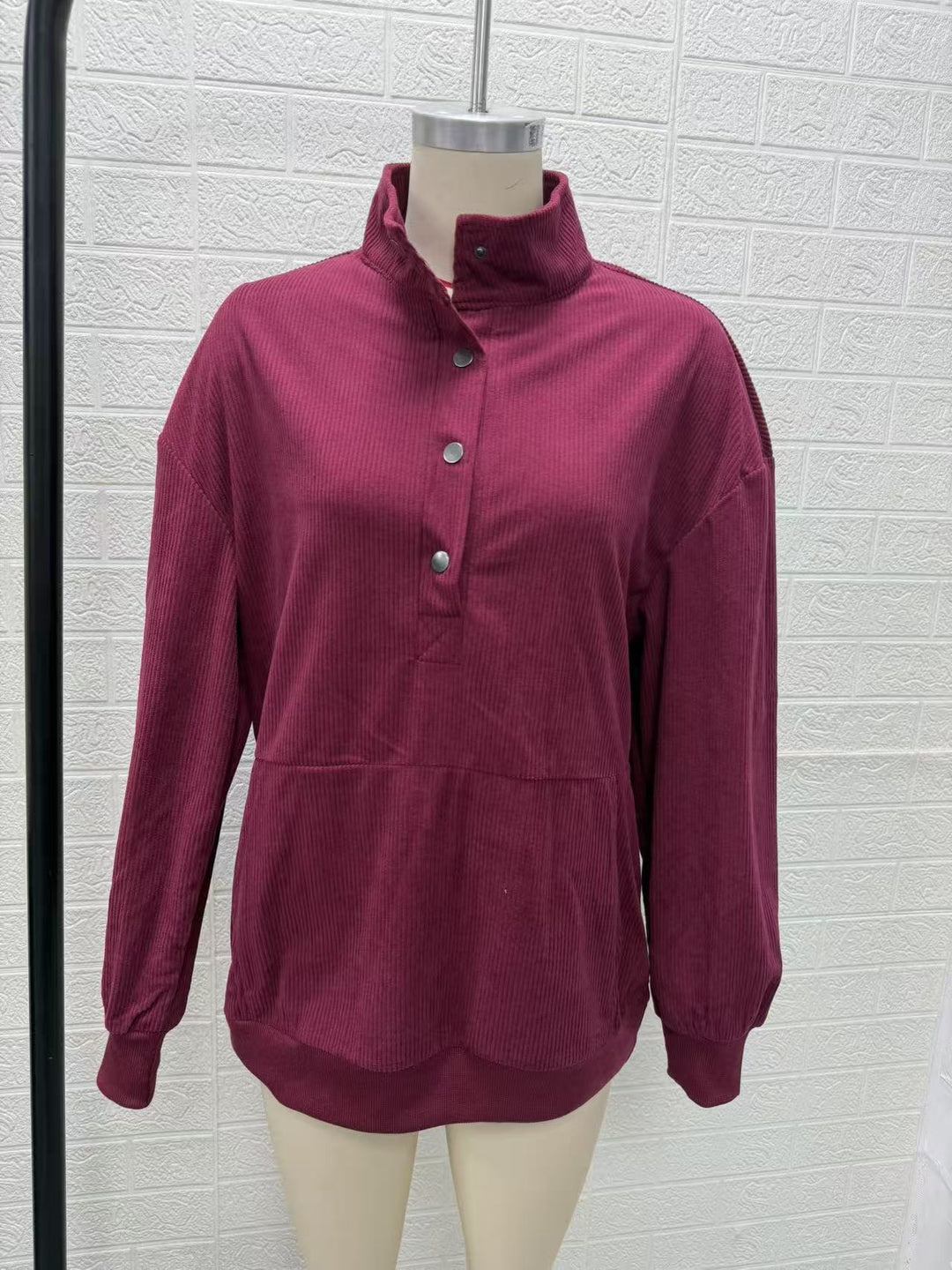 Damen gerippter Henley-Pullover mit Stehkragen und Kängurutasche Shop Nory