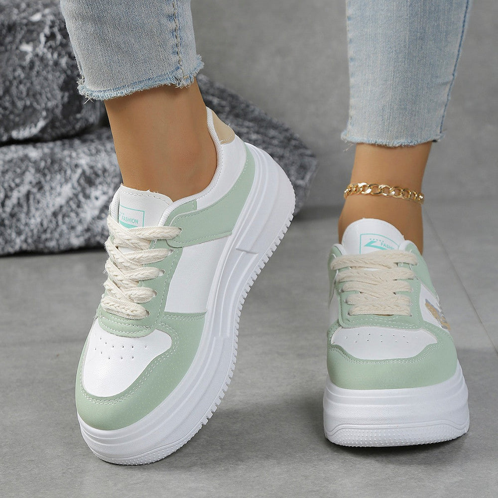 Damen Sneakers mit Komfort-Plateausohle und modischen Details