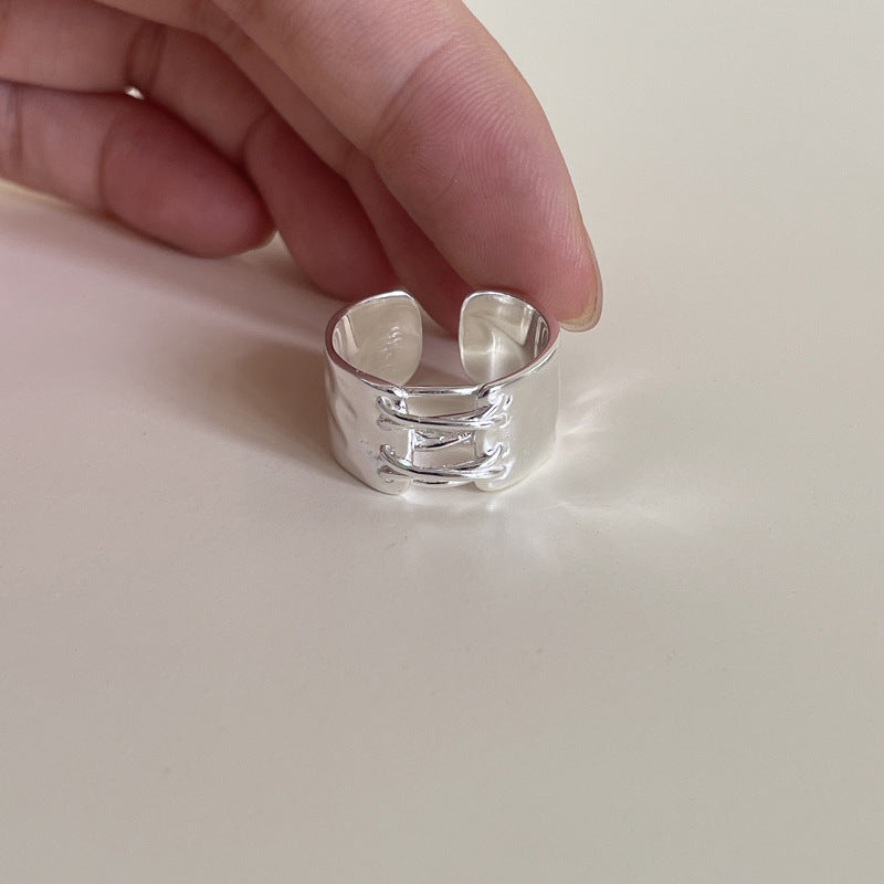 Damen Ohrstecker mit kunstvollem Schleifen-Design und funkelndem Zirkonia Shop Nory