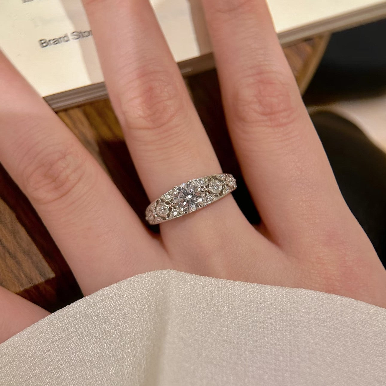 Damen Eleganter Zirkonring mit kunstvollem Design Shop Nory