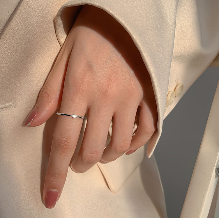 Damen Zarter Silberring mit funkelndem Stein Shop Nory
