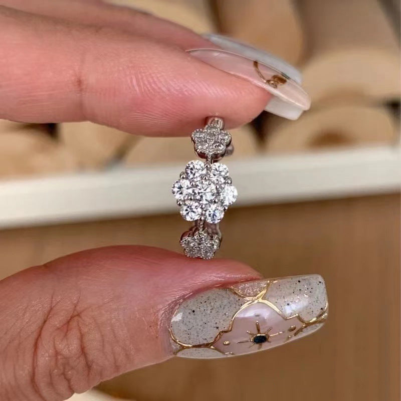 Damen funkelnder Cocktailring mit floralen Ziersteinen Shop Nory
