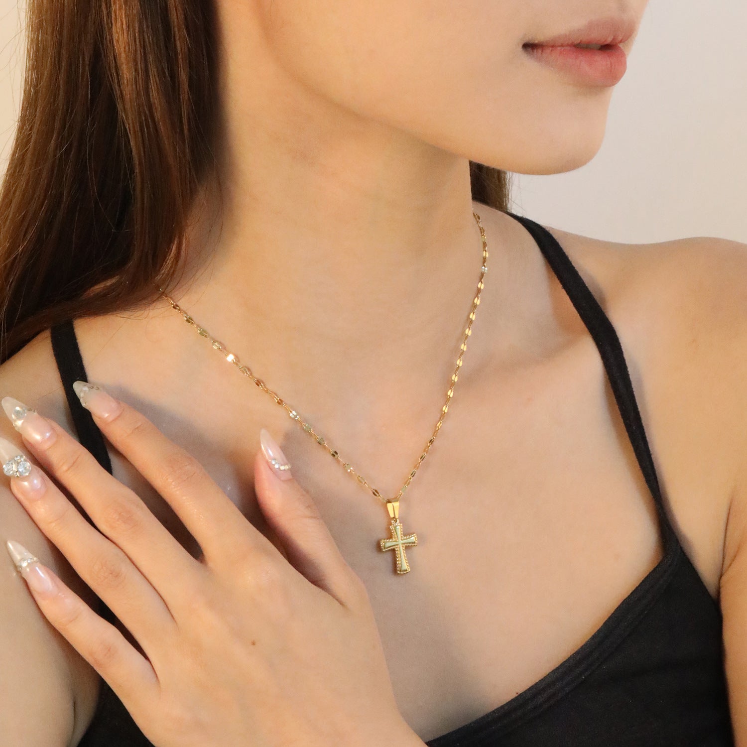 Damen elegante Halskette mit bunten Halbedelstein-Elementen und Sonnensymbol-Anhänger Shop Nory