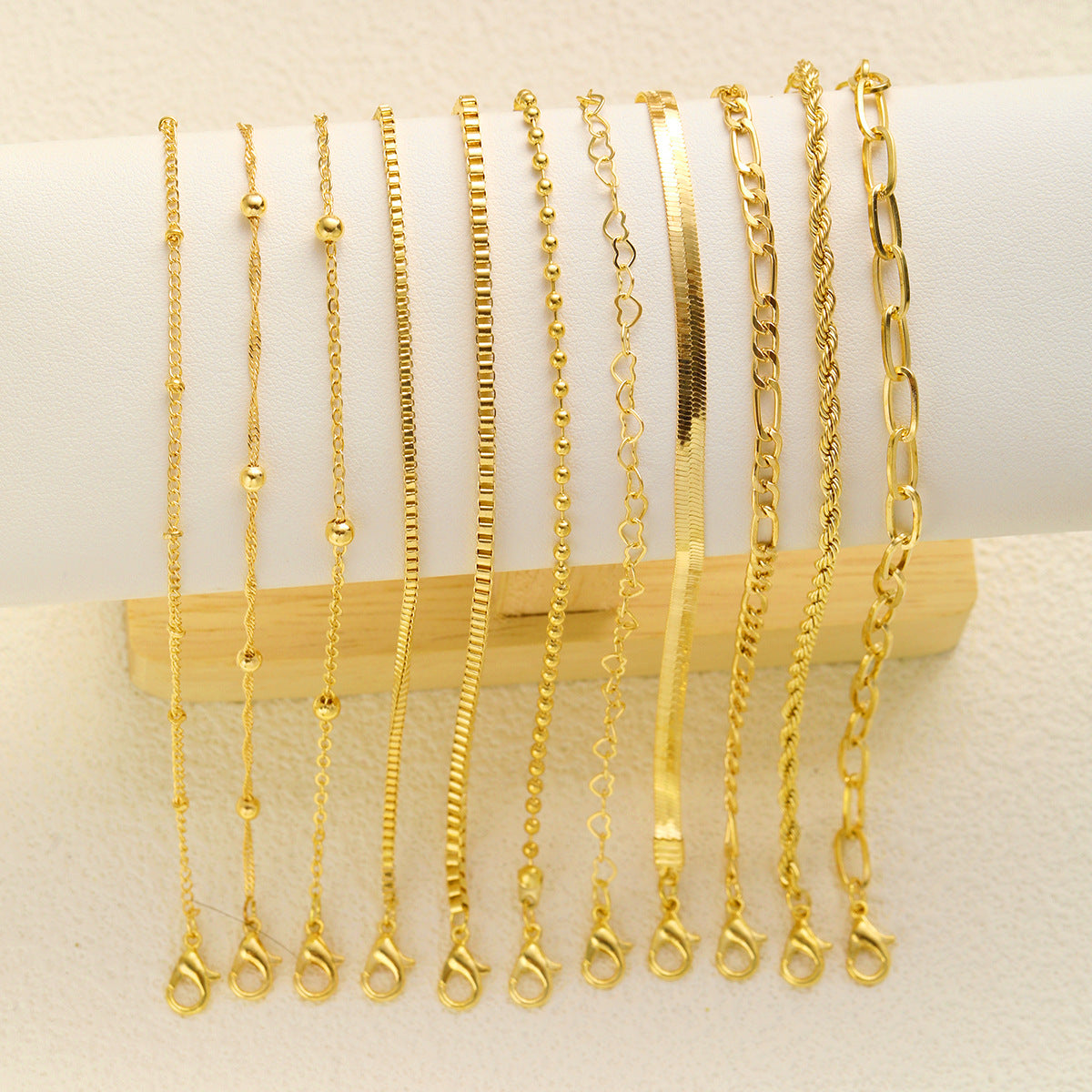 Damen Armreif-Set mit filigranen Ketten und eleganten Designs Shop Nory