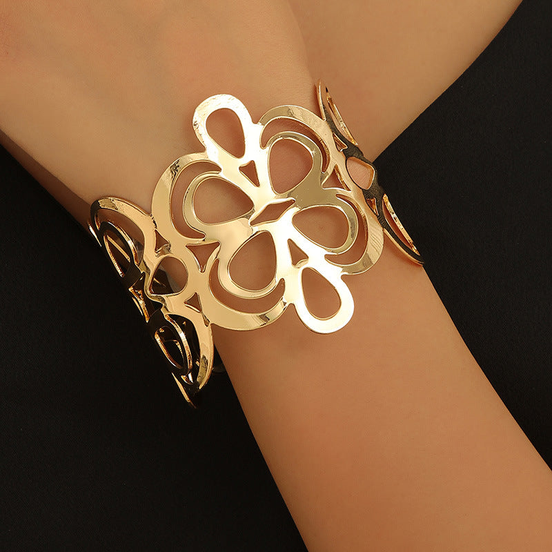 Damen Armreif mit kunstvollem Blumen-Design Shop Nory