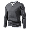 Herren Langarmshirt mit modernem V-Ausschnitt und coolen Layering-Details