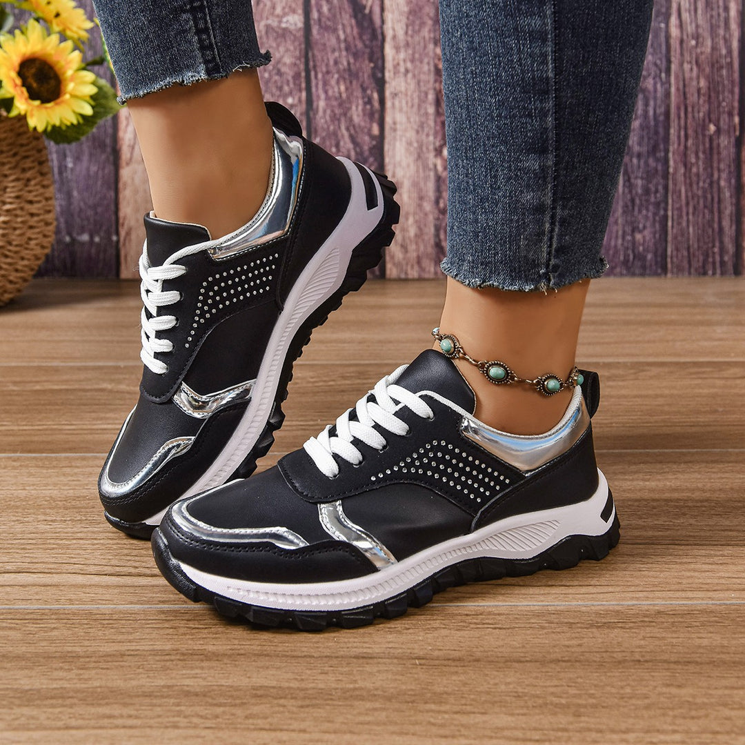 Damen modischer City-Chunky-Sneaker mit Metallic-Akzenten, Ziernieten und dämpfender Leichtsohle Shop Nory