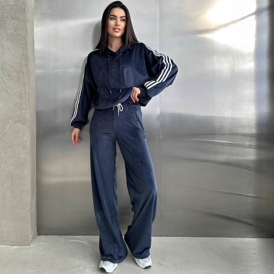 Damen Velours-Zweiteiler mit Cropped-Kapuzenpullover, sportiven Ärmeln und weiter Palazzo-Hose Shop Nory