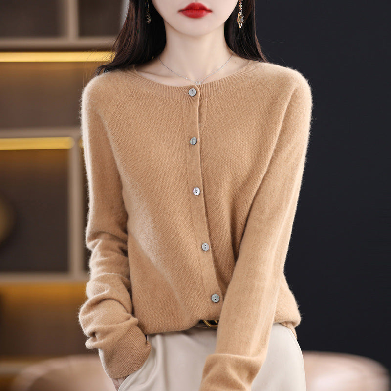 Damen Kurzgeschnittener Cardigan in Mohair‑Optik mit Rundhalsausschnitt und Perlmuttknöpfen Shop Nory